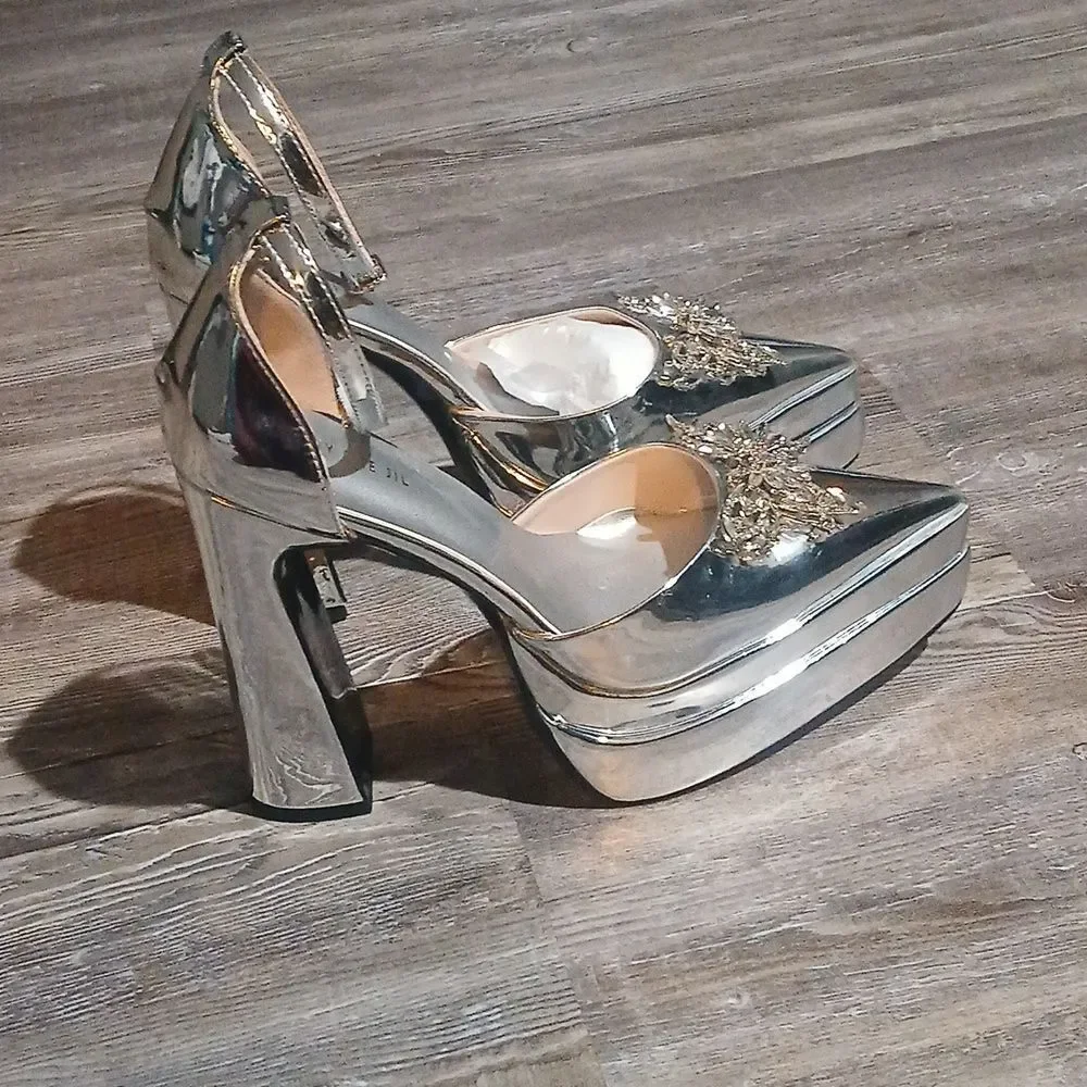 Funny She Jill silver platform butterfly embellished heels Sz 9.5